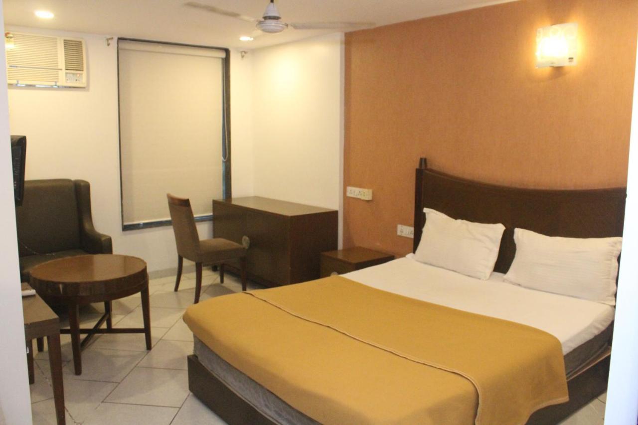 Hotel Western Court Boisar 외부 사진