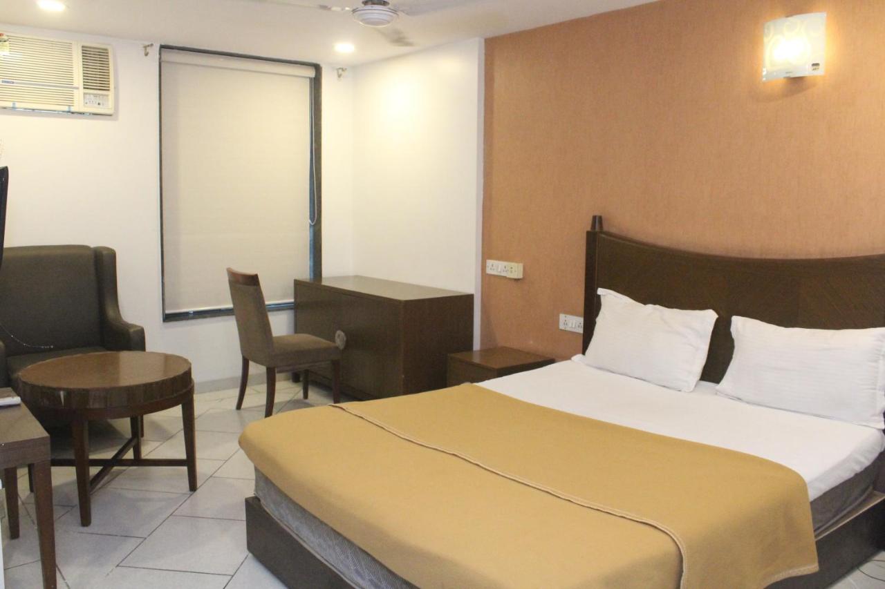 Hotel Western Court Boisar 외부 사진